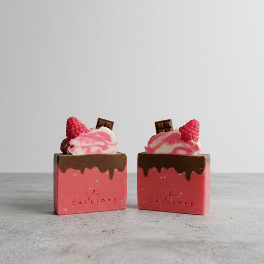 Σαπούνια γλυκό με μπάρα σοκολάτας, raspberries και σαντιγί