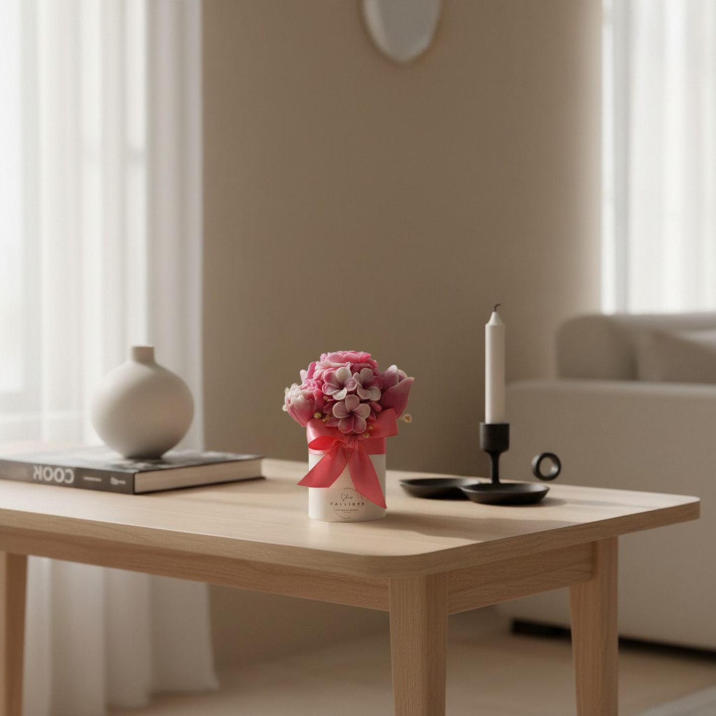 Μπουκέτο από κερί σε μικρό στρογγυλό κουτί 13X14cm