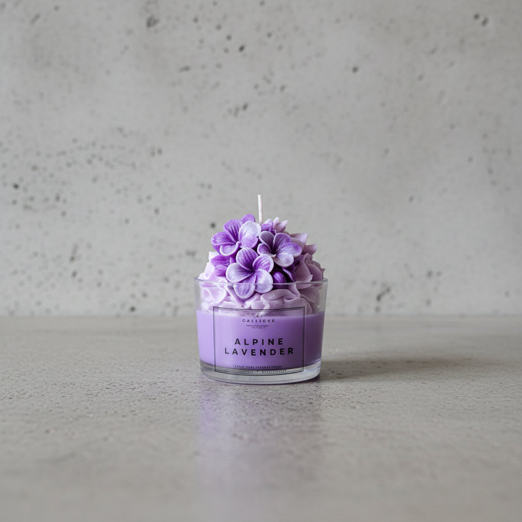 Φυτικό αρωματικό κερί Alpine Lavender με άρωμα λεβάντας και κόκκινου κέδρου