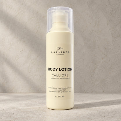 Calliope Signature Body Lotion 250ml με βούτυρο καριτέ, λάδι καρύδας και βούτυρο μάνγκο σε κρεμ μπουκάλι