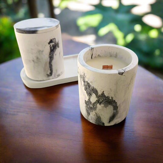 Κερί σε τσιμεντένιο δοχείο