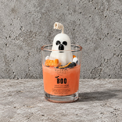 Χειροποίητο κερί Halloween Boo σε ποτήρι σφηνάκι με πορτοκαλί βάση και φαντασματάκι