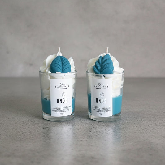 Κεριά Πνοή Shot με άρωμα fresh breeze, λεπτομέρεια σε διακοσμητικά φύλλα Πιλέα και Άκανθος