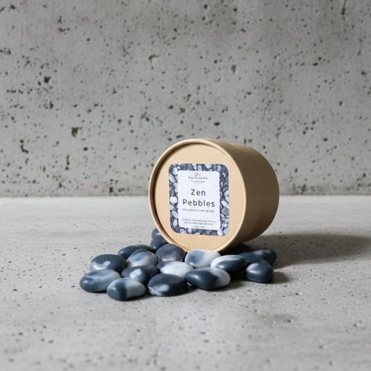 Wax melts 'Zen Pebbles' πάνω σε τσιμεντένια επιφάνεια.